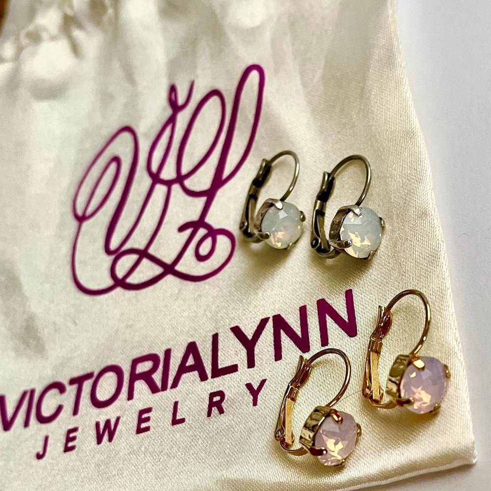 Victoria Lynn earrings 8mm 2 pairs pink/blue opal